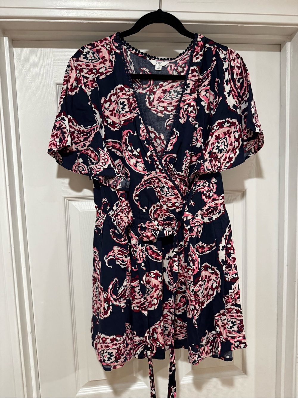 Crown & Ivy Navy Floral-Print Wrap Too